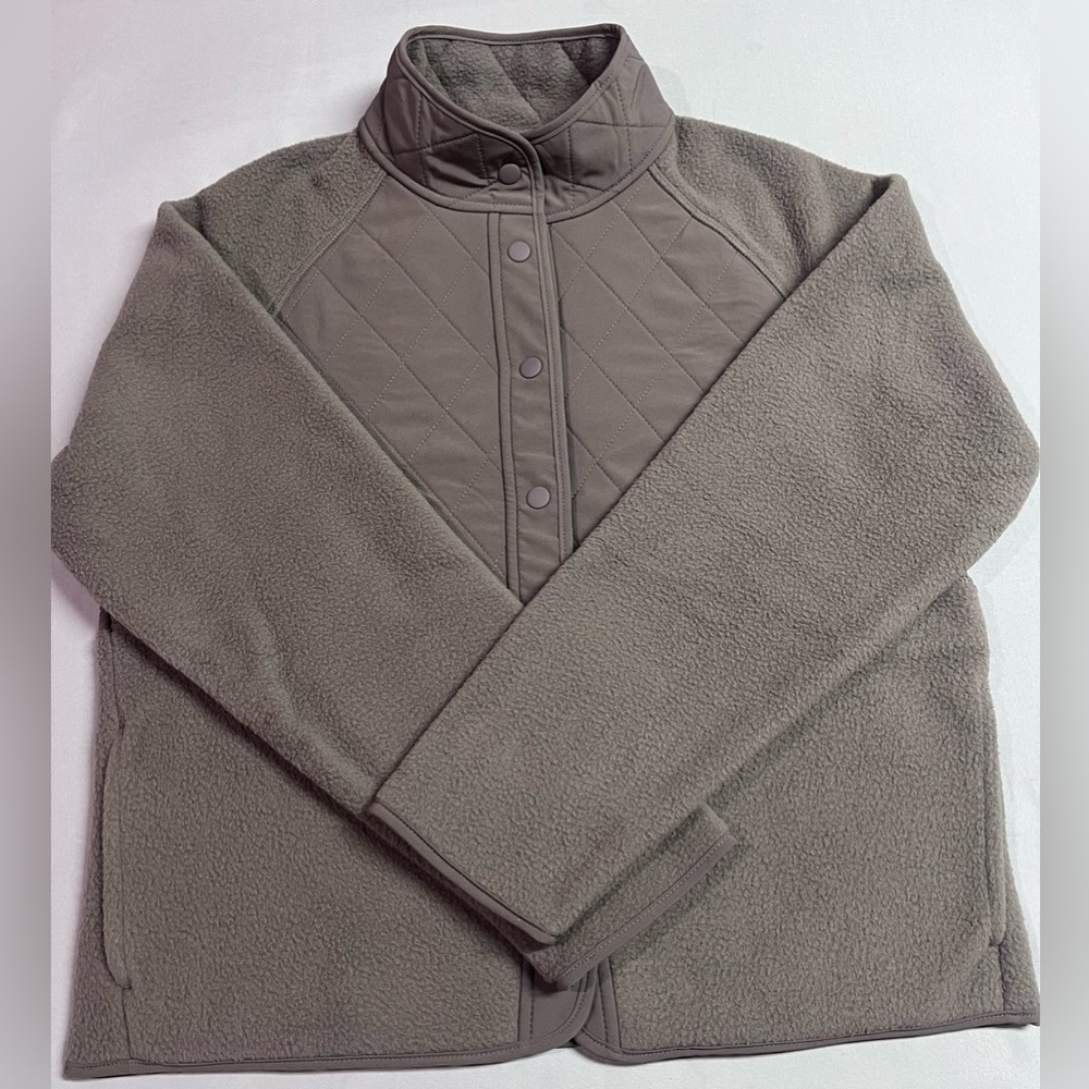 GapFit Women's Fleece Sherpa Button-Down Jacket NWT - Picture 4 of 6